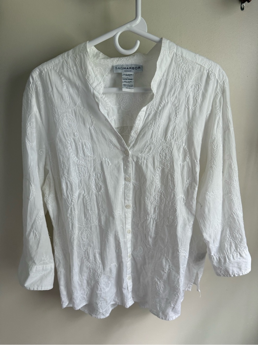100% Cotton Beautiful Sag Harbor White Embroidered Button-Down Shirt